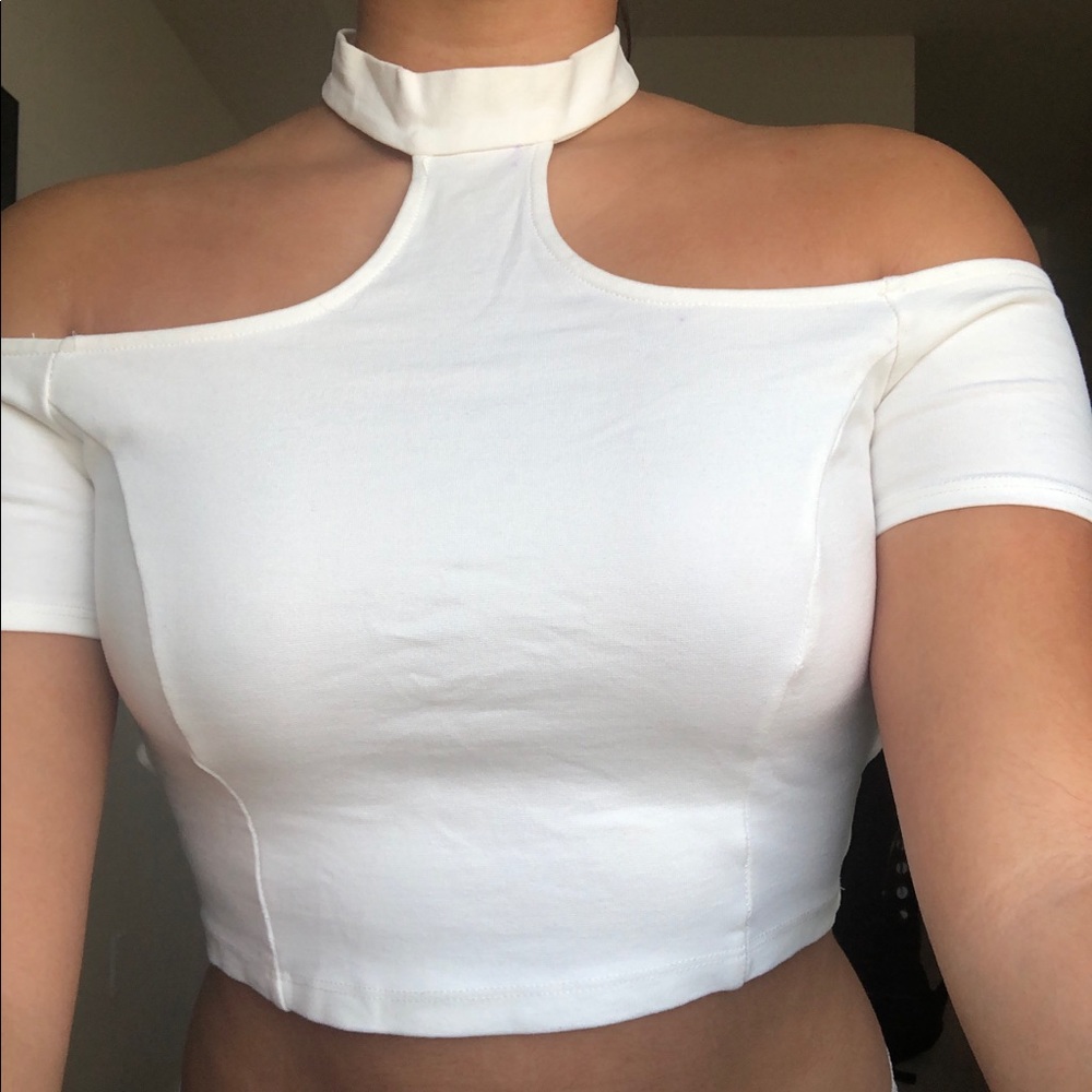 Forever 21 White crop top with back opening. S